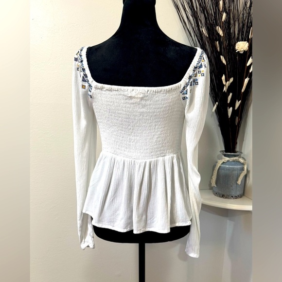 Aeropostale Button-Down embroidery chic Blouse - Size Medium - Picture 4 of 9